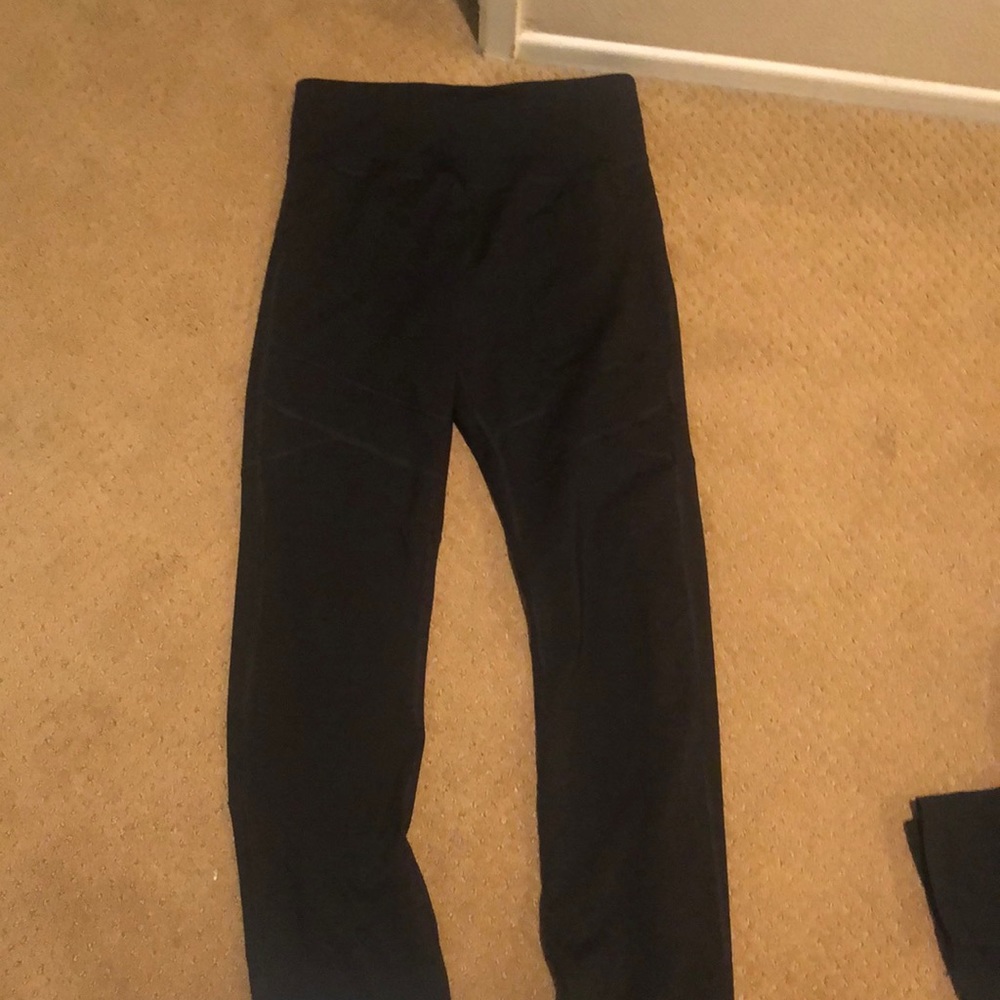 High rise leggings with mesh and small zipper